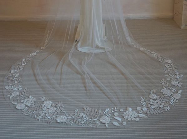 Wisteria Rose Border | Floral White | Hermione de Paula Bridal Boutique